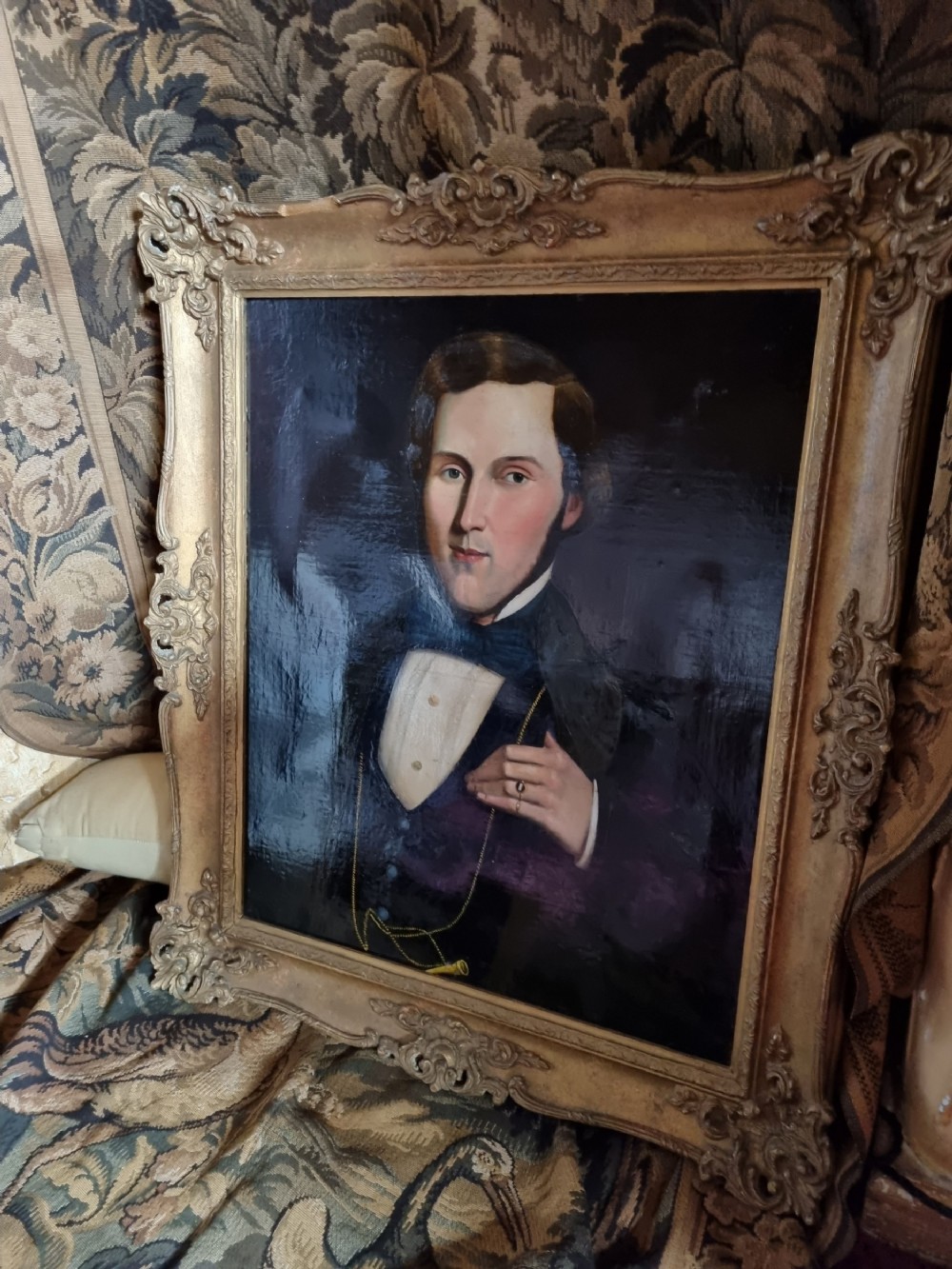 large 19thc oil painting of a gentleman
