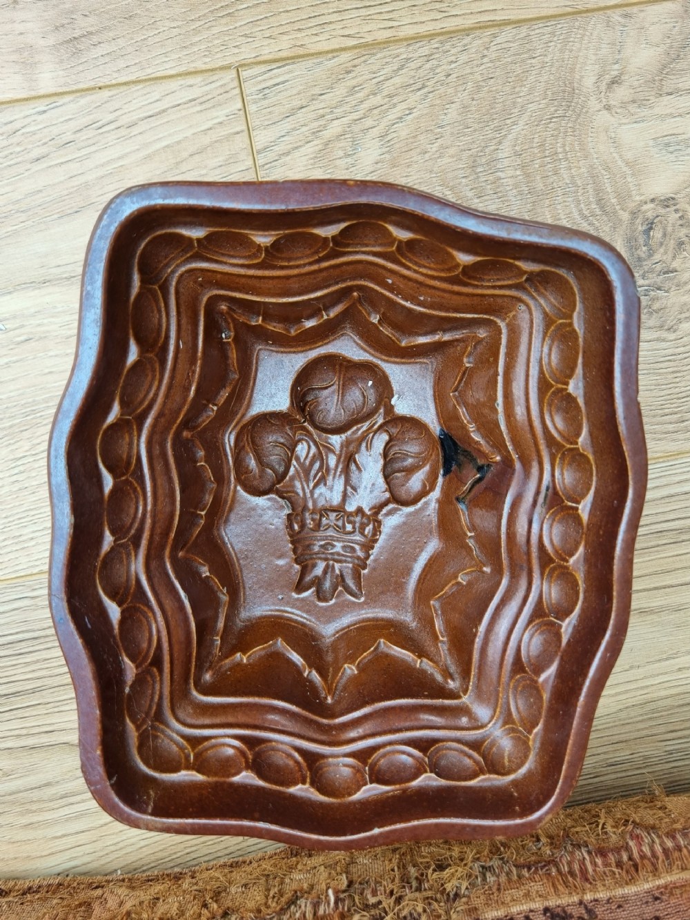 rare prince of wales feathers stoneware jelly mould large