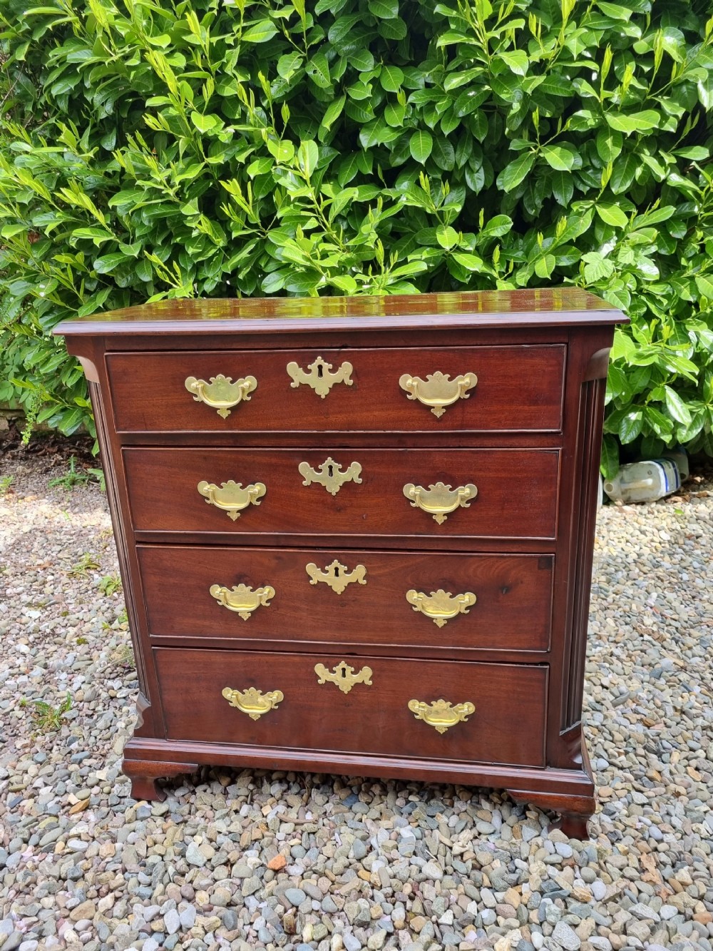smart small 18thc north country mahogany chest of drawers