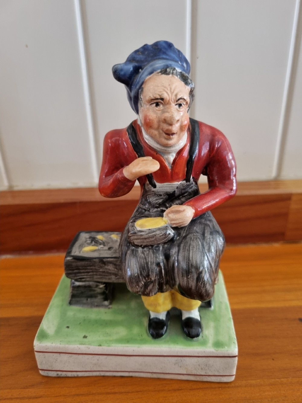 good 18thc small staffordshire lady