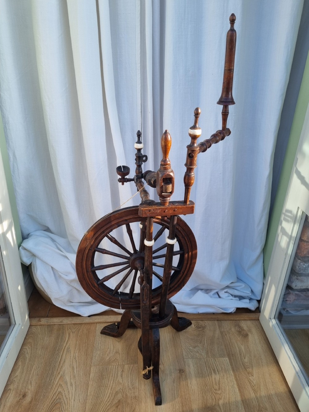 e19thc large cottage spinning wheel complete