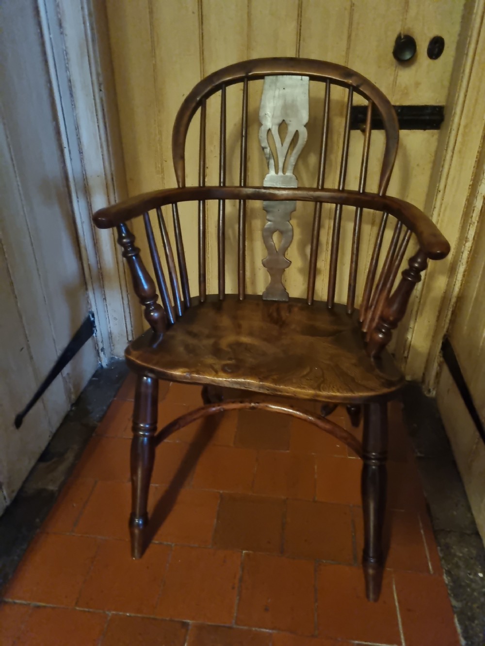 antique 19thc yew wood windsor armchair