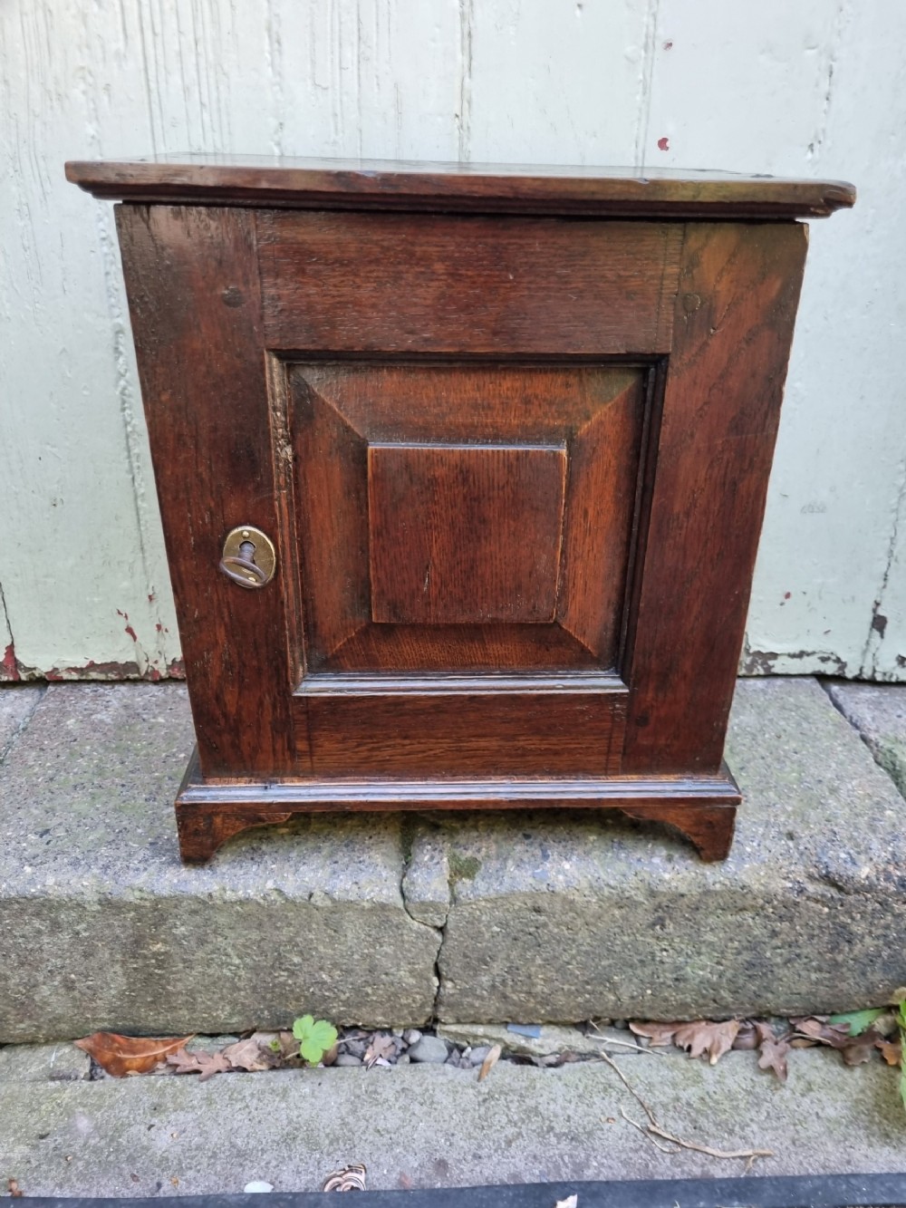 good small 18thc north country oak spice cupboard